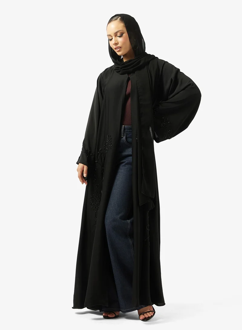 هيا كلوزيت عباية مفتوحة مزينة بالزهور بياقة على شكل حرف